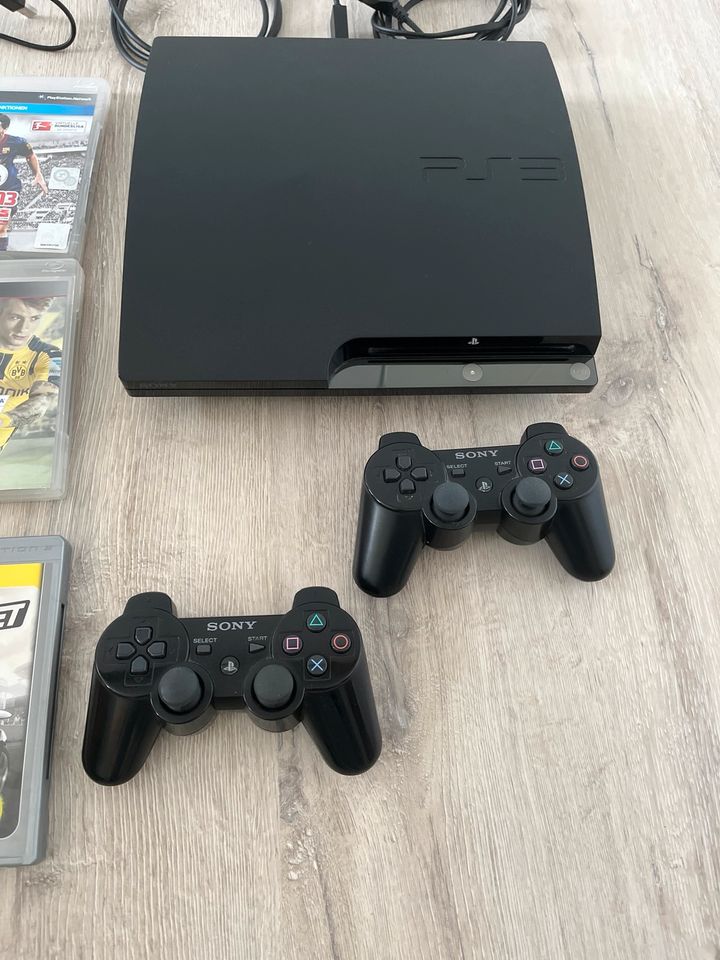 PlayStation 3 mit 2 Pads und 9 Spielen in Leipzig