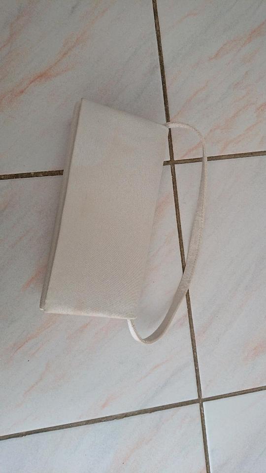 Brautkleid von Lilly in 34/36 mit Jäckchen, Tasche und Haarreif in Ottweiler