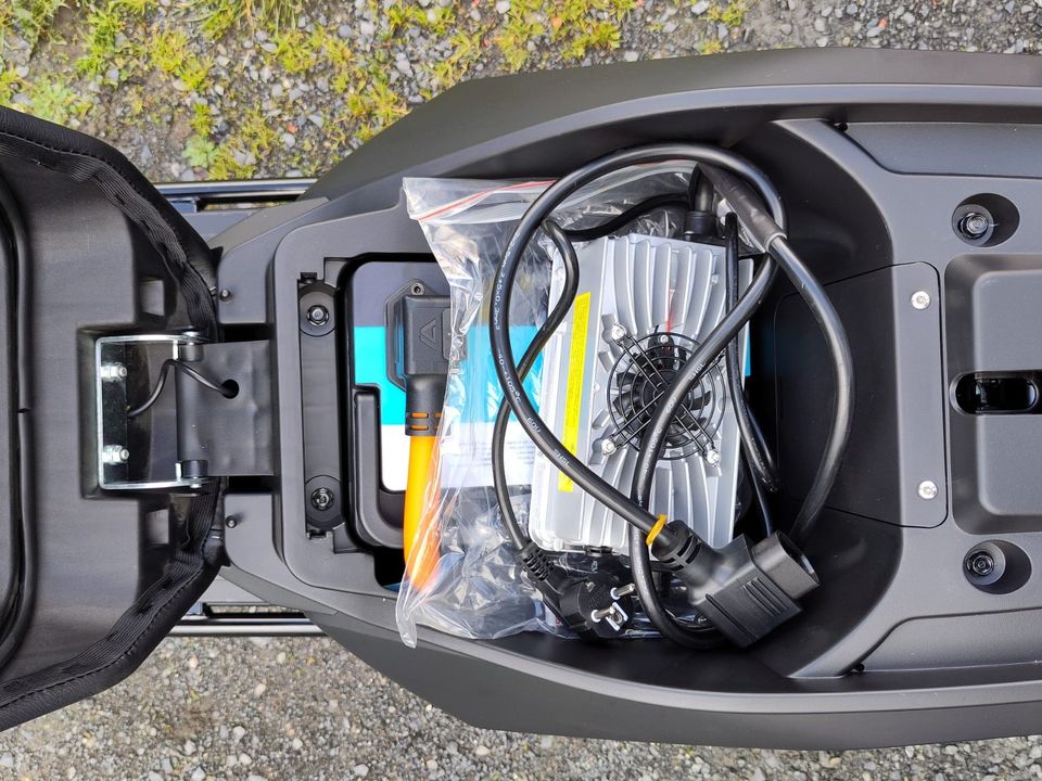 Elektroroller Vmoto CITi max. 80 km/h, starker 5 kW Motor inkl. 28l Topcase! in Eitorf