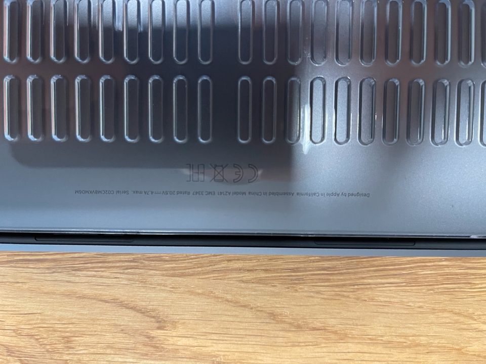 Apple MacBook Pro 16“ spacegrau 2019,Touchbar!Nur 57 Ladezyklen! in Rietberg