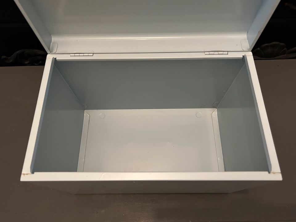 Stahl Box in weiß für Hängemappen in Ratingen