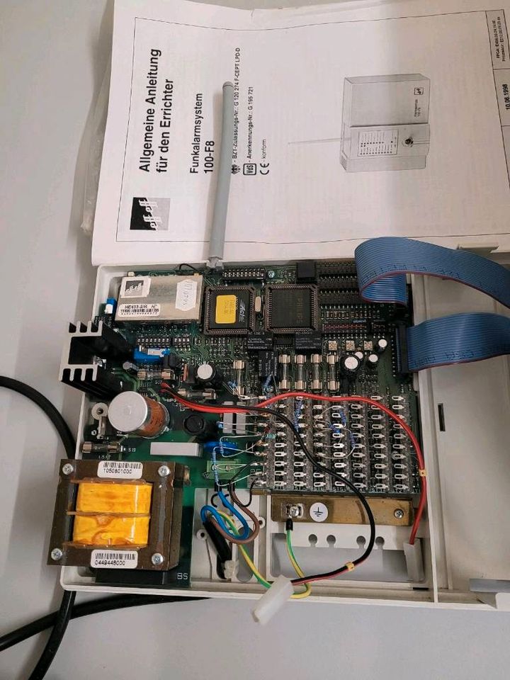 effeff Honeywell Alarmanlage Alarmzentrale 100 F 8 mit Zubehör in Viersen