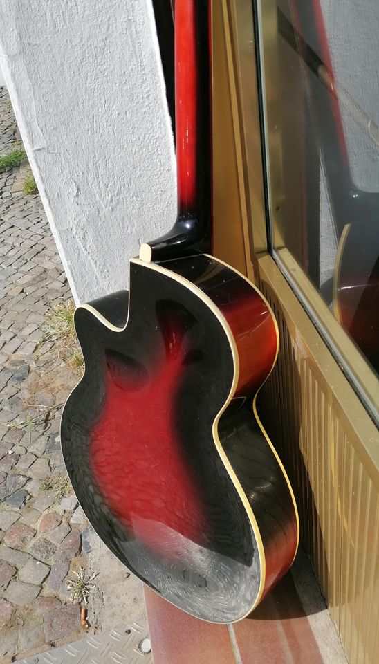 Framus Black Rose de Luxe Jazzgitarre mit Pickup vintage German in Berlin