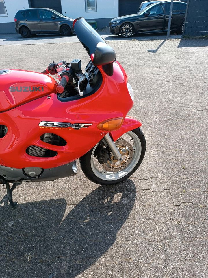 Suzuki GSX-F in Herne