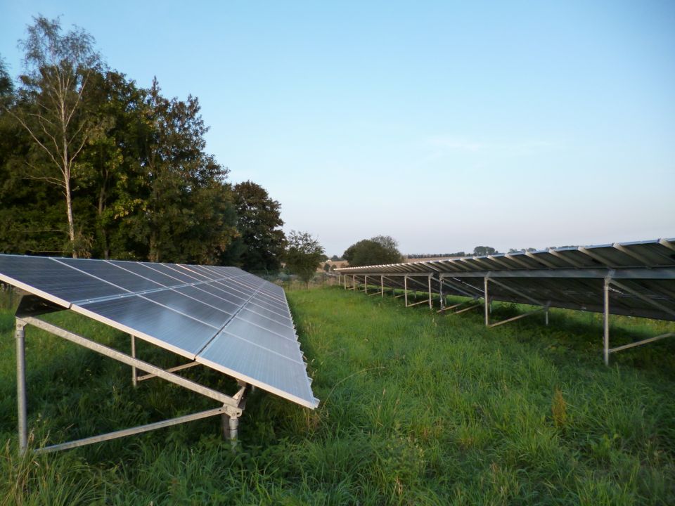 Wir pachten oder kaufen – (Dach-) Fläche für Photovoltaik gesucht! in Volkertshausen