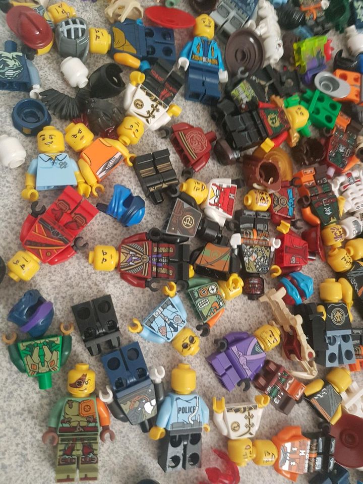 Lego Kiste ca. 100 Figuren Sammlung Ninjago City Technik Zubehör in Berlin