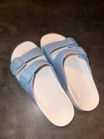 Karl Kani Schuhe Latschen Sandalen babyblau Größe 40,5 Kreis Pinneberg - Barmstedt Vorschau