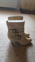 Stiefelette Bronx Leder hellbeige Gr. 40 neu Hessen - Taunusstein Vorschau