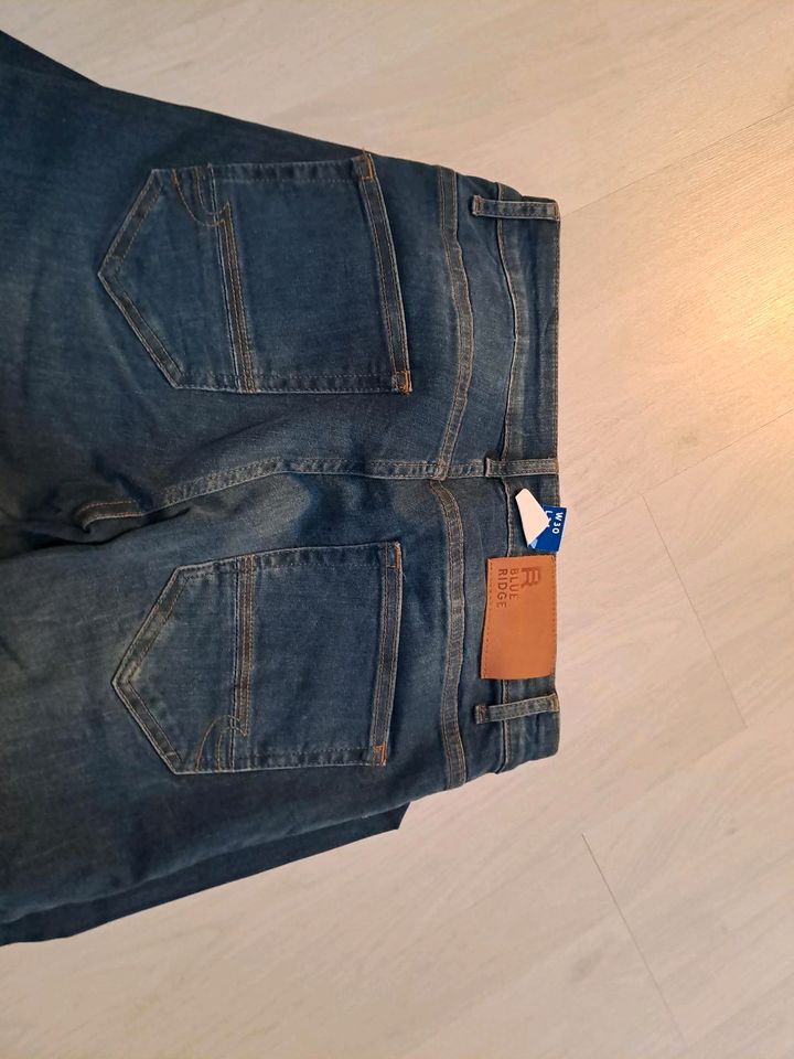 Jeans Gr.30/32 mit Edikett  Skinny in Bad Emstal