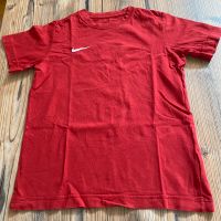 Nike T-Shirt in rot, Gr. 128-140 Bayern - Sulzbach a. Main Vorschau