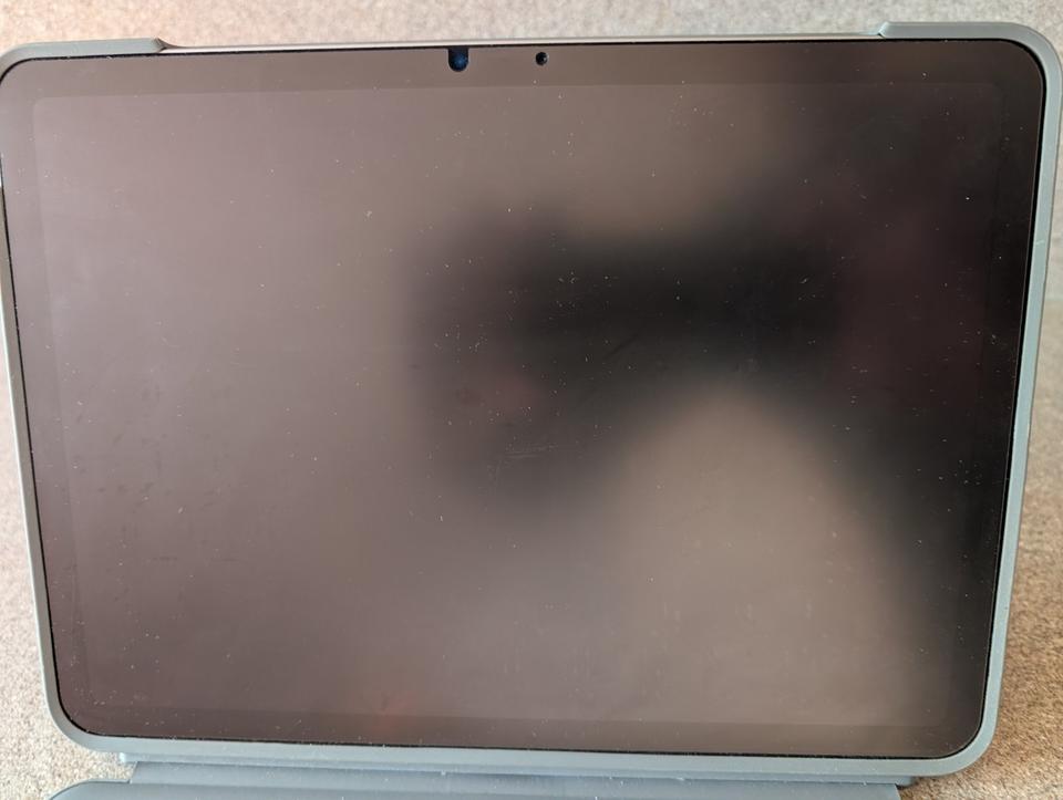 iPad Air M2 128GB space grau + Apple Pencil USBC + Logitech Combo in Biberbach