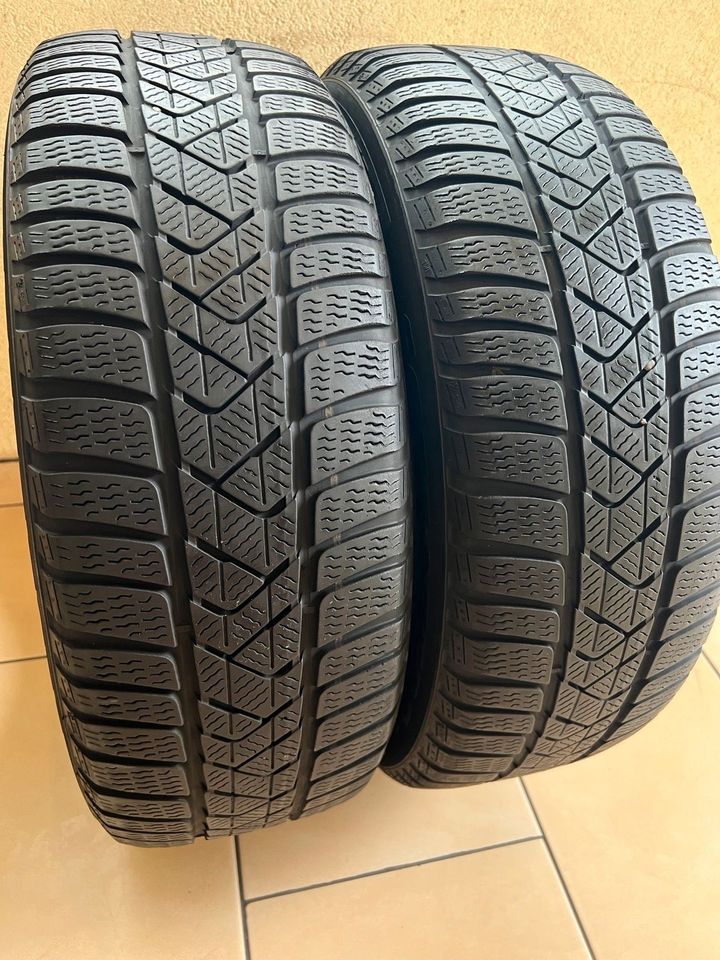 2x 205 60 R16 96H Winterreifen Pirelli 5mm DOT:2517 in Meschede