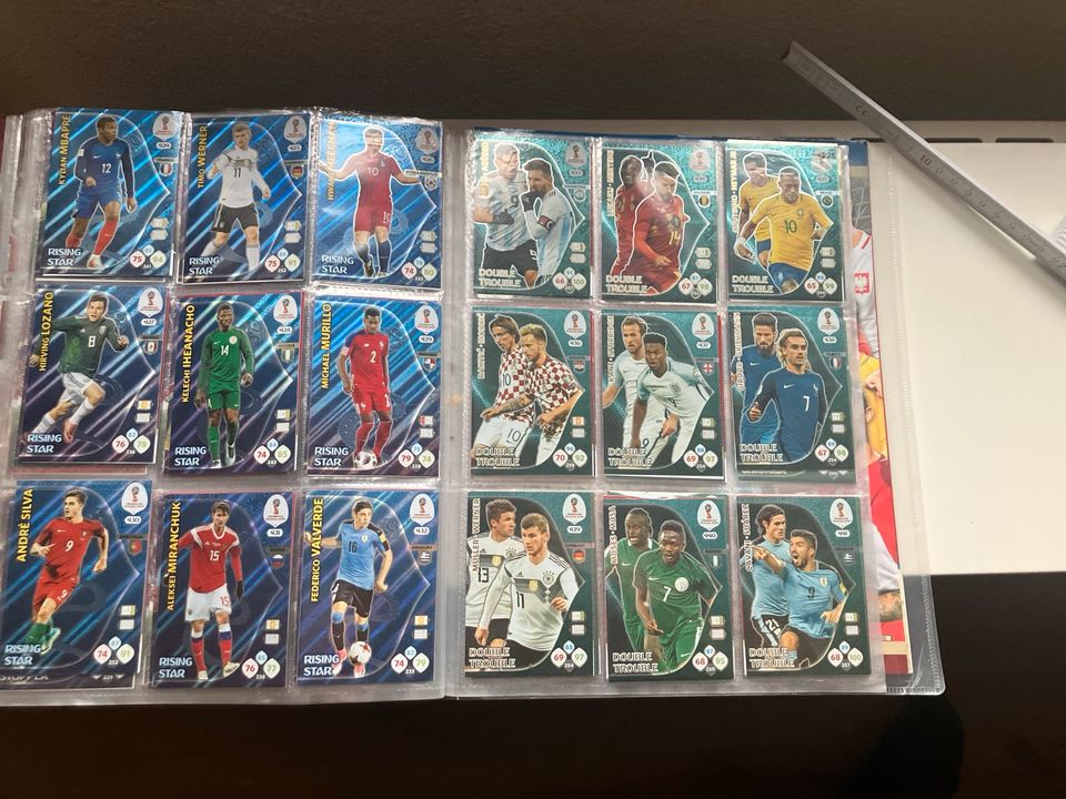 Panini 2018 WM Adrenalyn Album Komplett Sammelalbum Kartenfußball in Forchheim