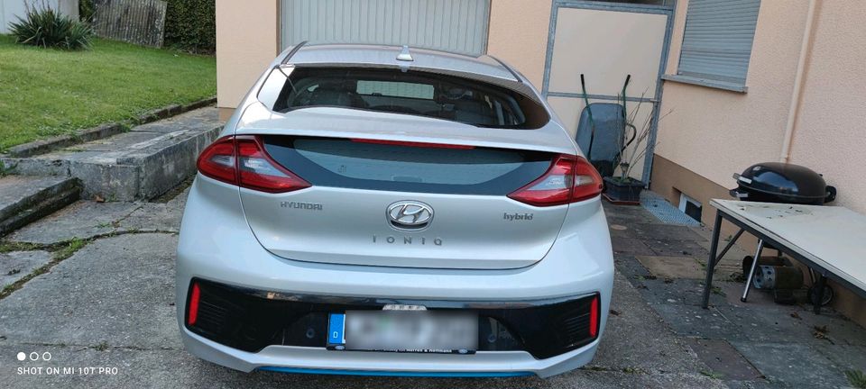 Hyundai ioniq Premium Vollausstattung in Hadamar