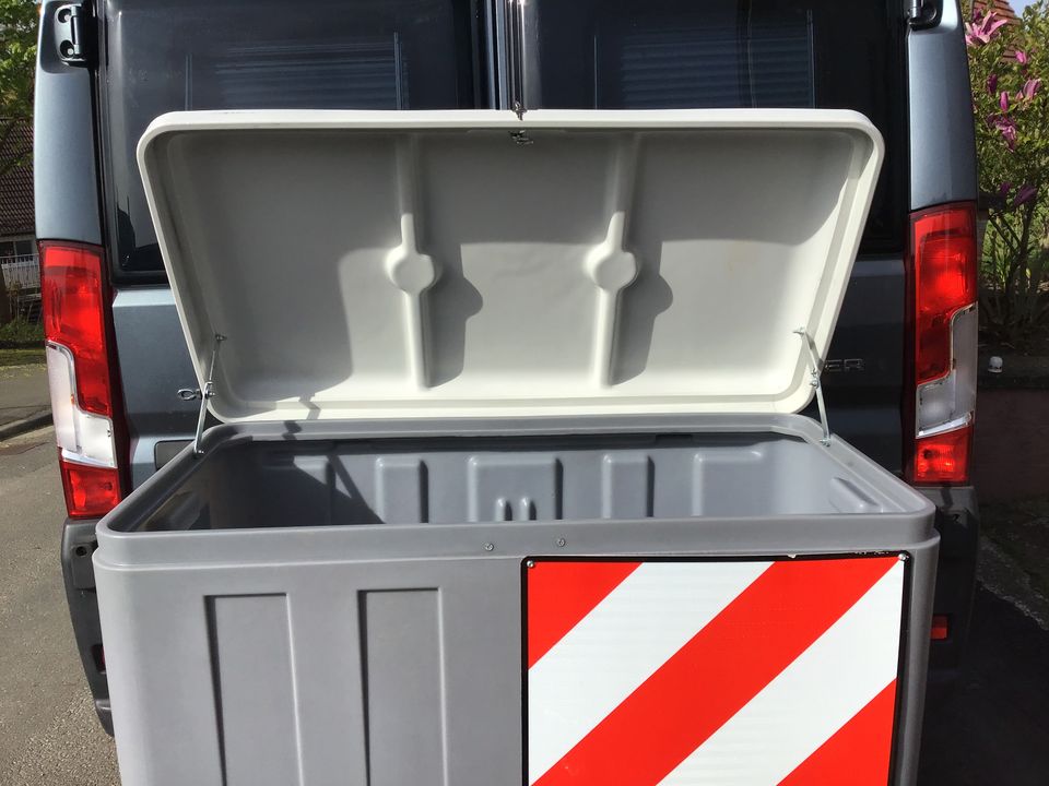 Gepäckbox schwenkbar auf Anhängerkupplung grau in Homberg
