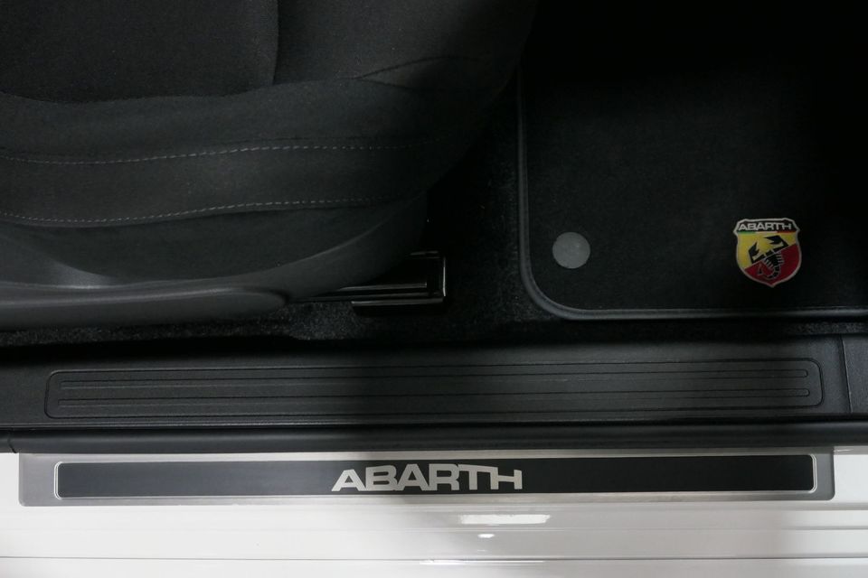 Abarth 500C Abarth *Navi*Estetico*17"Touring*DAB*PDC* in Haan