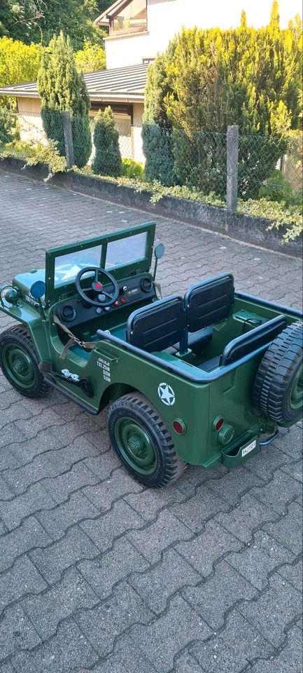 4x4 Kinder-Elektroauto 12V USA ARMY in Baden-Baden