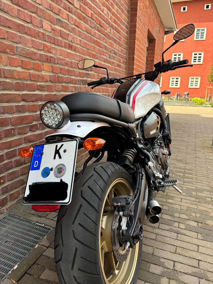 Yamaha XSR 700 XTribute - inkl. Zubehör in Köln