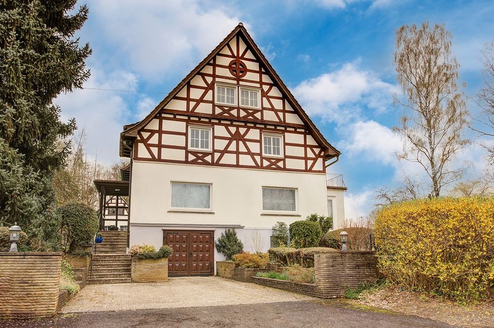 Wohnhaus mit historischem Charme in Alleinlage in Altenkirchen