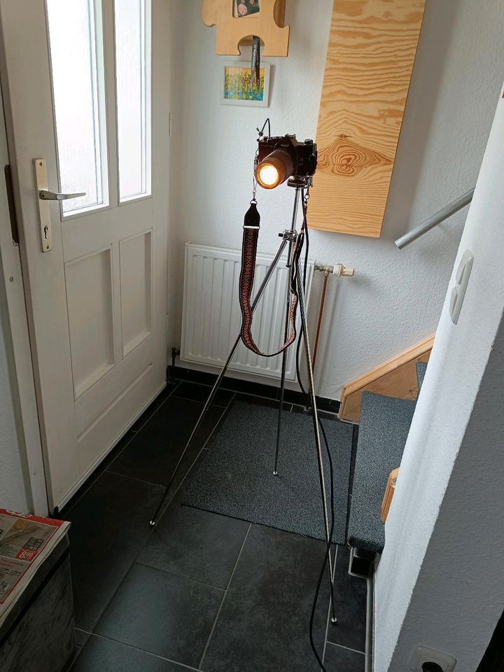 Spiegelreflex Kamera Umbau auf Lampe/ Stehlampe mit Stativ in Oberhausen