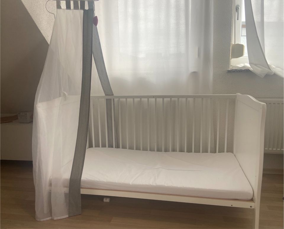 Babybett/Kinderbett mit Zubehör in Friesenheim