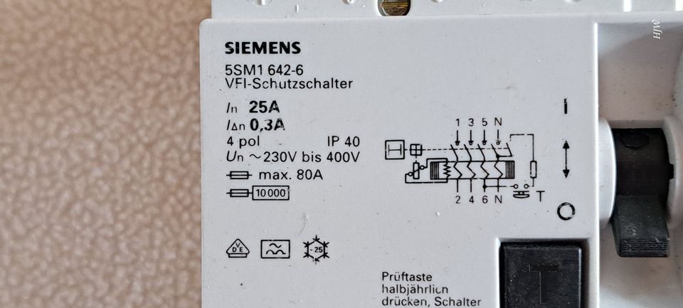 2 Siemens FI-Schalter 4pol, 1pol 6SMI1 642-6  5SM1 312-6 in Harrislee