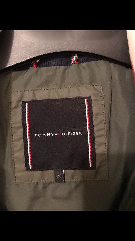 Tommy Hilfiger Daunenjacke Winterjacke für Jungen in grün Gr. 164 in Herford