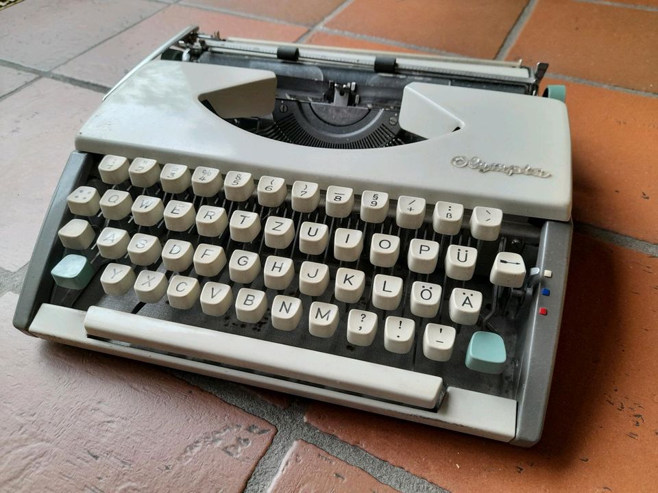 Schreibmaschine Olympia in Wustrow (Wendland)