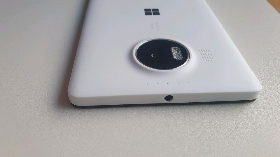 Ohne SIM lock Handy Microsoft Lumia 950 XL mit Kabel weiß in Saarbrücken