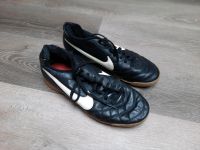 Nike Schuhe 42 Halle Turnschuhe Sportschuhe Fußball Sachsen - Schneeberg Vorschau