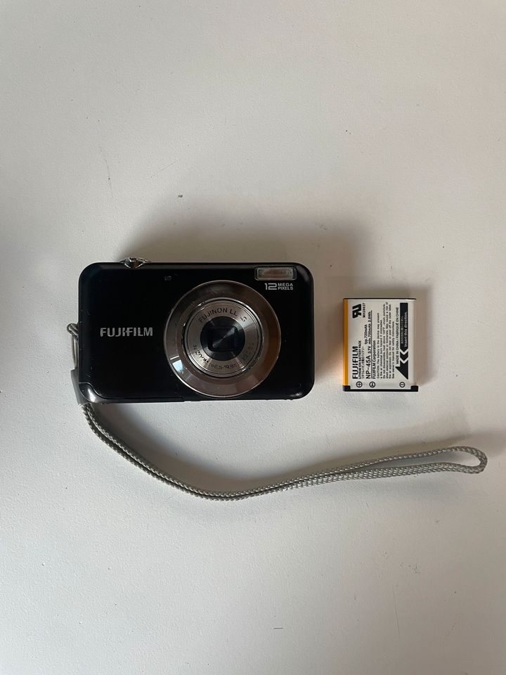 Fujifilm Finepix JV100 Vintage Digitalkamera Y2K Point & Shoot in Langenhagen