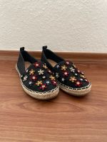 Espadrilles Sandalen schwarz Blumen Damenschuhe Gr.36 Nordrhein-Westfalen - Dorsten Vorschau