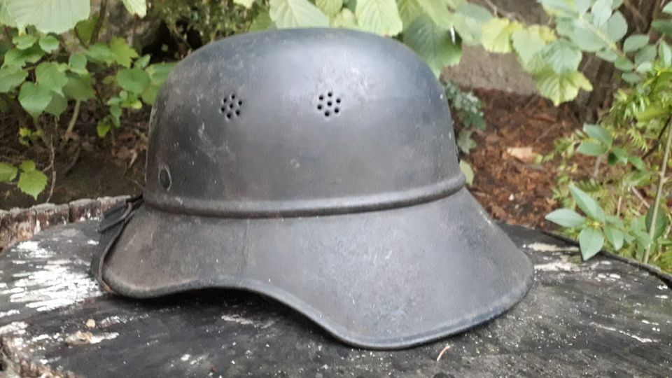 Gasmaske, Luftschutz, Mod.M44, Stahlhelm,Uniform,WK2 in Leipzig