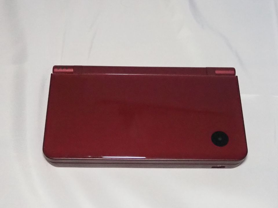 NINTENDO DS XL in rot mit 4 Spielen zu verkaufen in Berlin