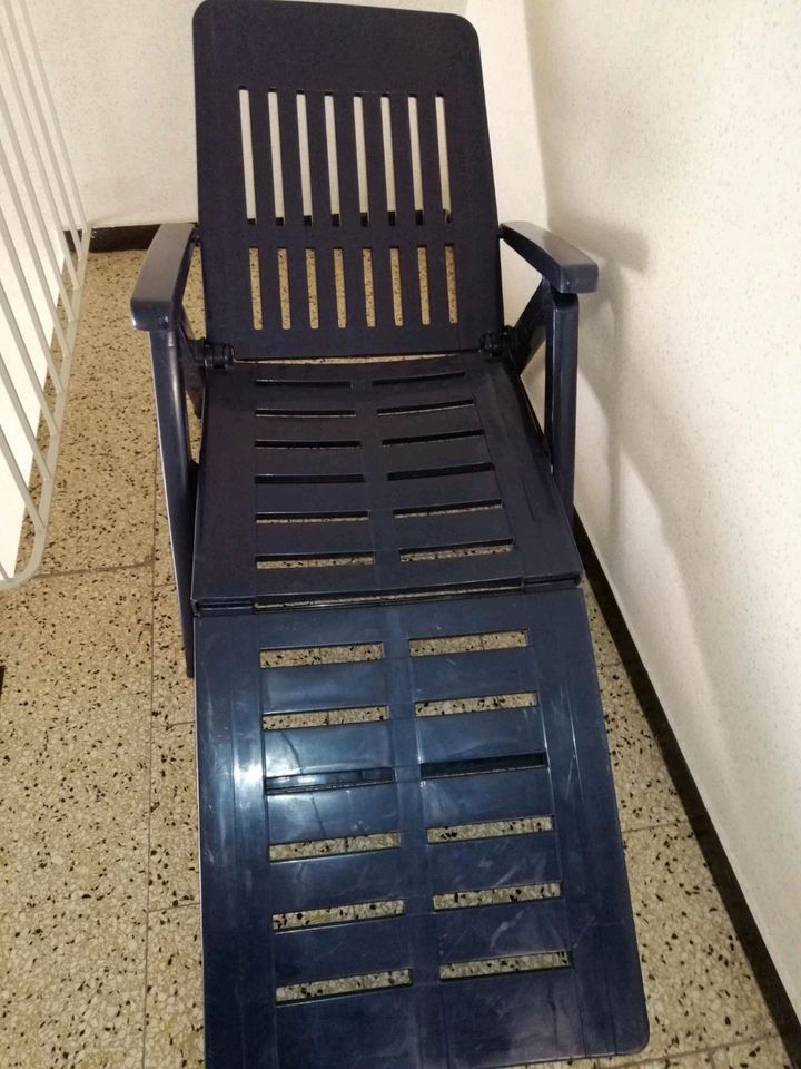 Gartenliege, Sonnenliege, Polster und der passende Stuhl, blau in Hamm