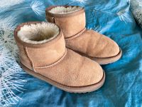 UGG Boots Winterstiefel Lanmfell  Gr. 32 braun Nordrhein-Westfalen - Much Vorschau