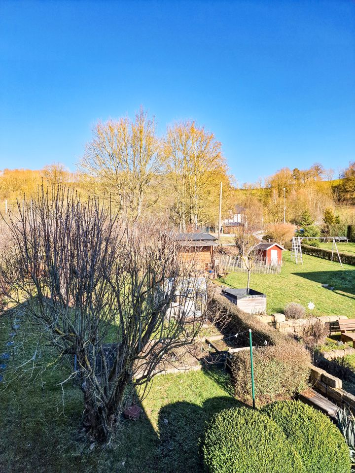 Einfamilienhaus - Doppelhaushälfte mit Garten in toller Lage in Coburg