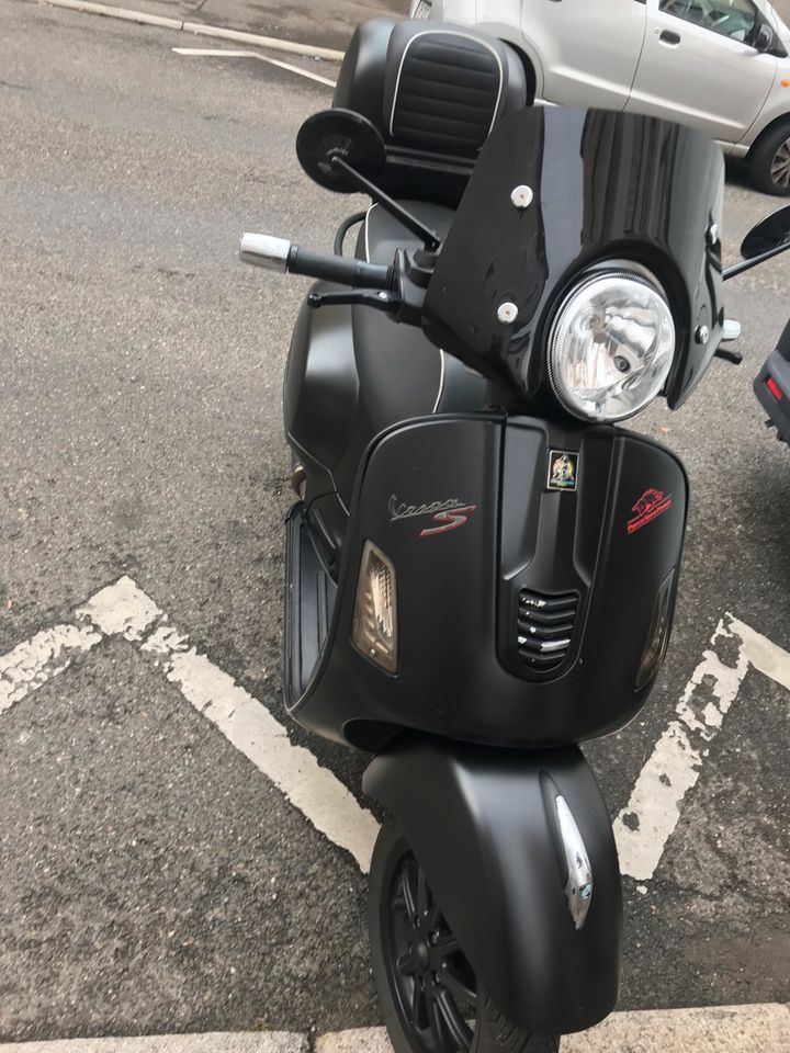 Tausche Vespa GTS 300 Super mit Honda Forza 750 in Stuttgart