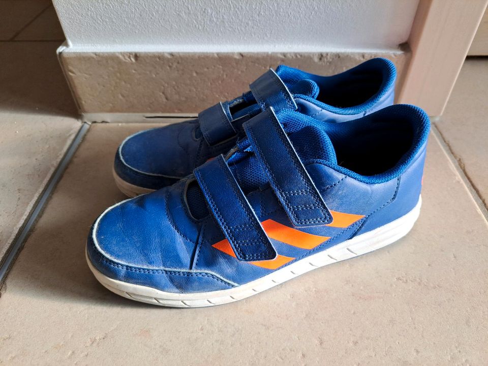 Adidas Hallenturnschnuhe Turnschuhe Gr. 39,5 blau in Rellingen