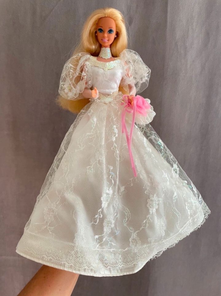 Barbie 90‘er mit Hochzeitskleid in Berlin