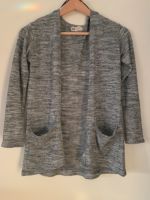 Strickjacke von H&M Gr. 134/140 Berlin - Treptow Vorschau