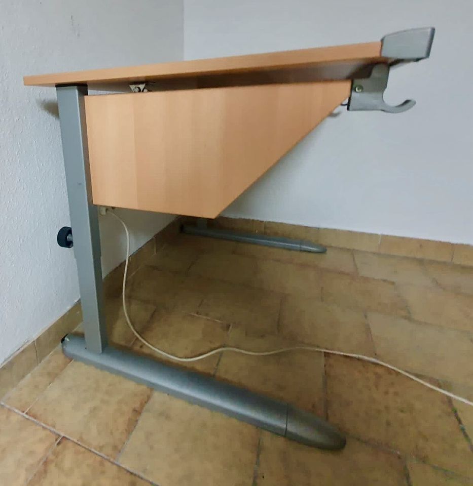 Höhenverstellbarer Schreibtisch für Kinder in Selm