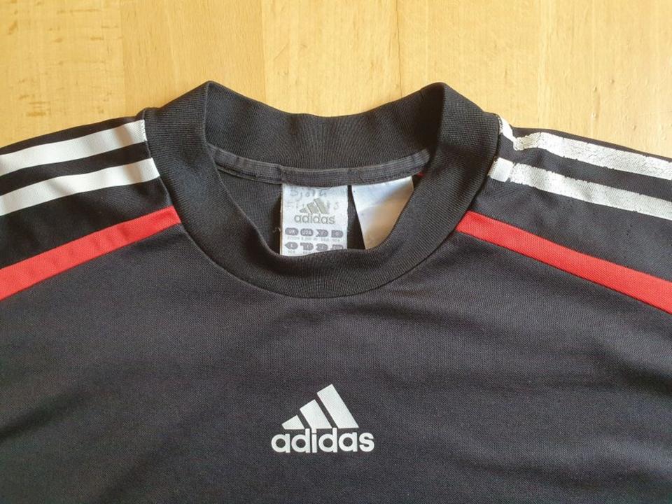 2 x Sport Funktions Fußball Lauf Shirts Adidas Falke 164 in Hannover
