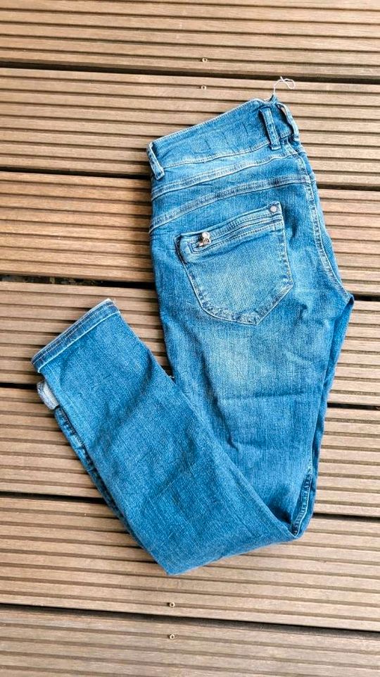 Freeman t Porter Jeans Coreena Slim blau 28/32 in Nordrhein-Westfalen -  Leichlingen | eBay Kleinanzeigen ist jetzt Kleinanzeigen