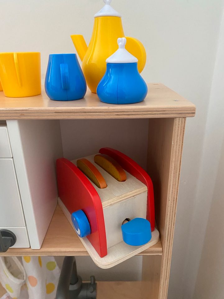 Ikea Spielküche mit jeder Menge Zubehör in Berlin