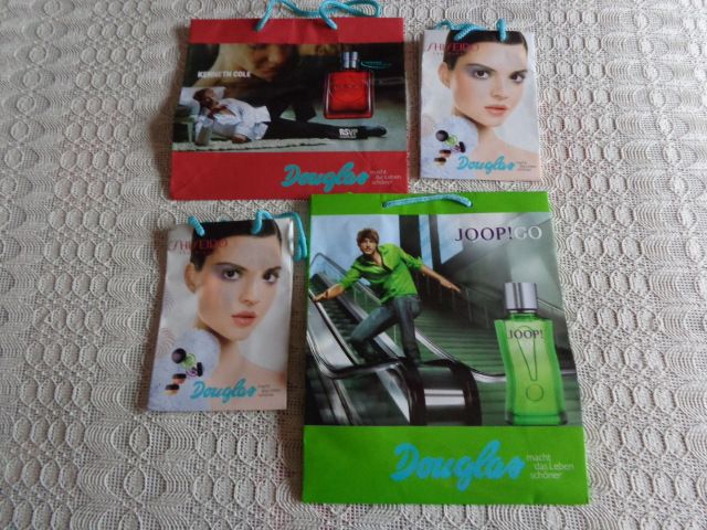 Douglas Papiertüten Original Jahrgang 1990 - 2012, pro Tüte 1,50€ in Hamburg