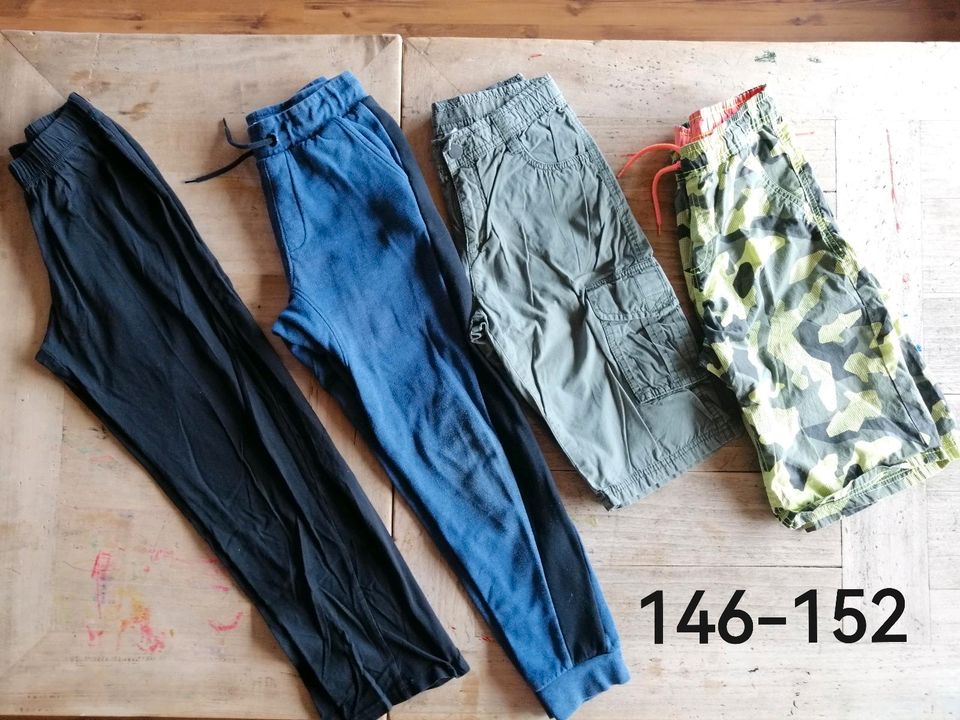 Kleiderpaket für Jungs in Größe 146-152 in Holzkirchen