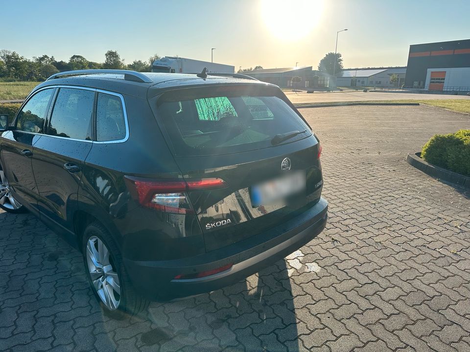 SKODA KAROQ STYLE 1,5 TSI ,DSG , AHK.. in Handewitt