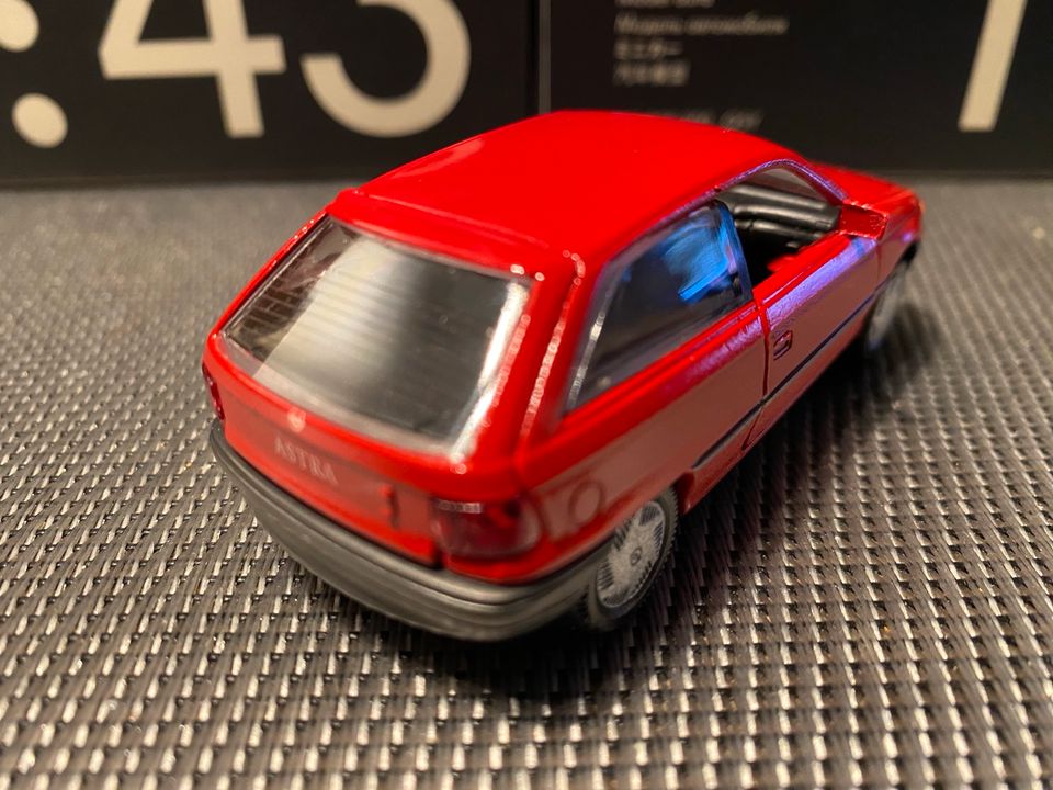 Opel Astra F 1:43 rot Gama in Jarplund-Weding