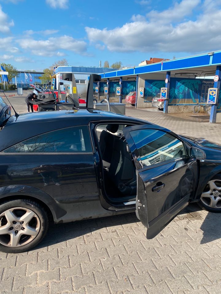 Opel astra gtc in Berlin